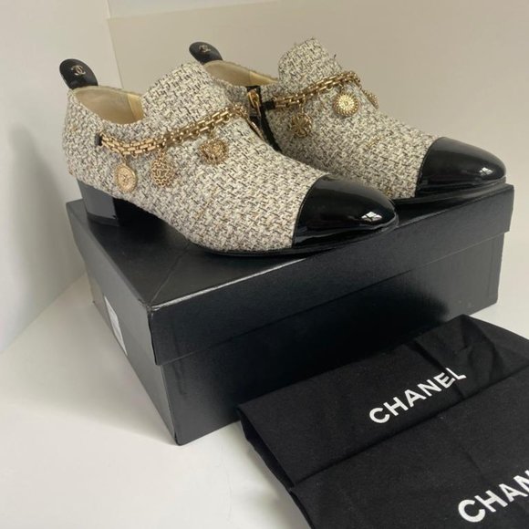 CHANEL TWEED ANKLE BOOTS WITH LOGO CHARMS - Picture 1 of 16